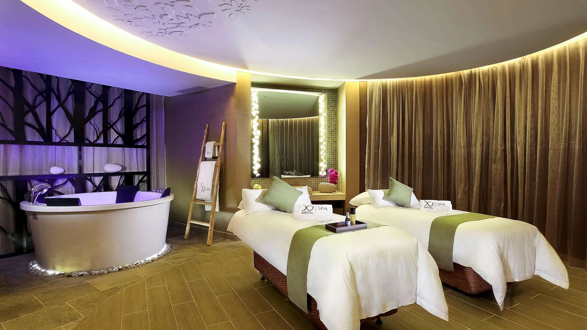 Hotel Sofitel Macau At Ponte 16 5*,